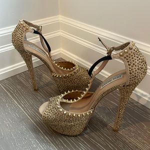 Steve Madden Gold Studded Pumps